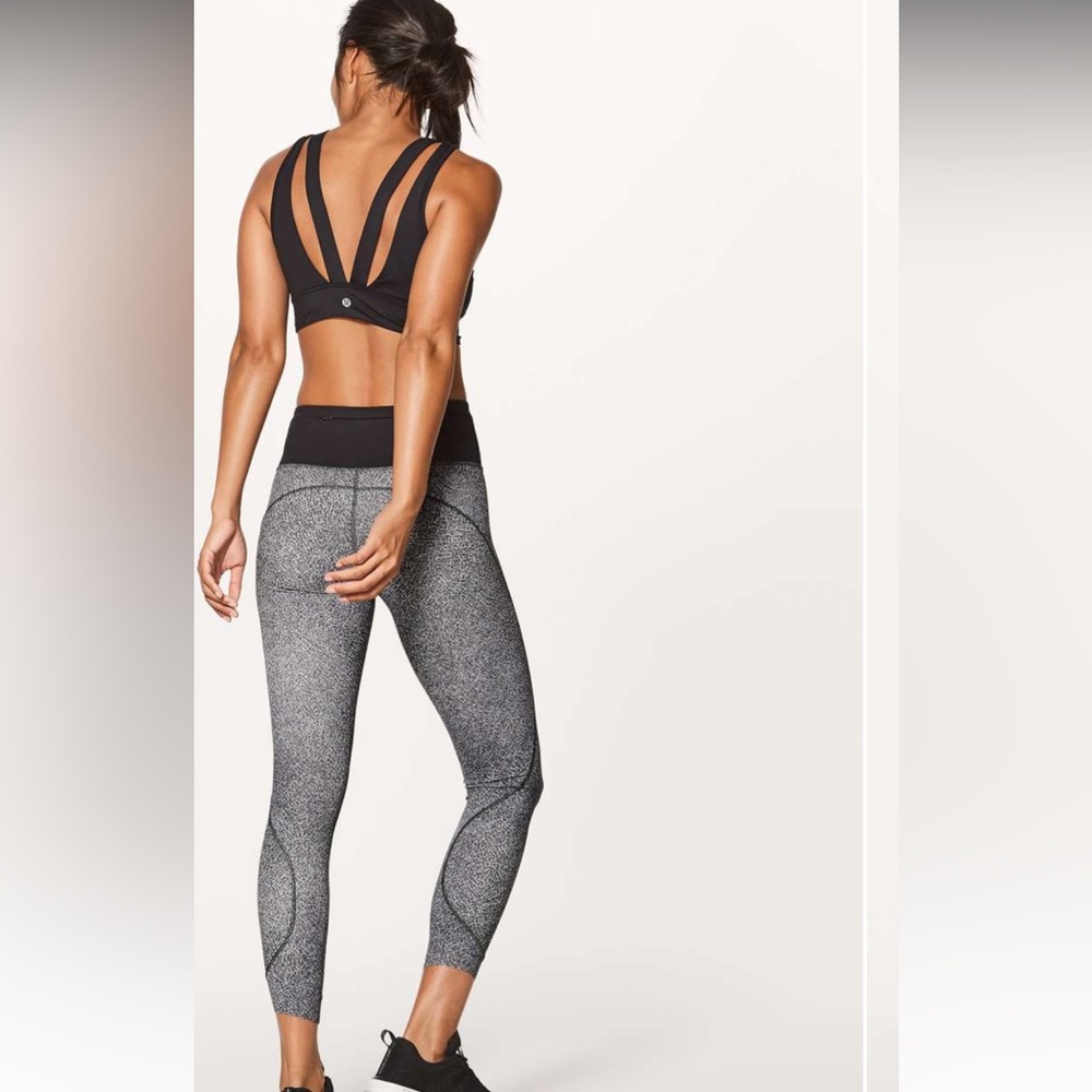 SOLD 20 Lululemon Run The Day 7/8 Tight (25")
Fractal Dark Starlight Black /